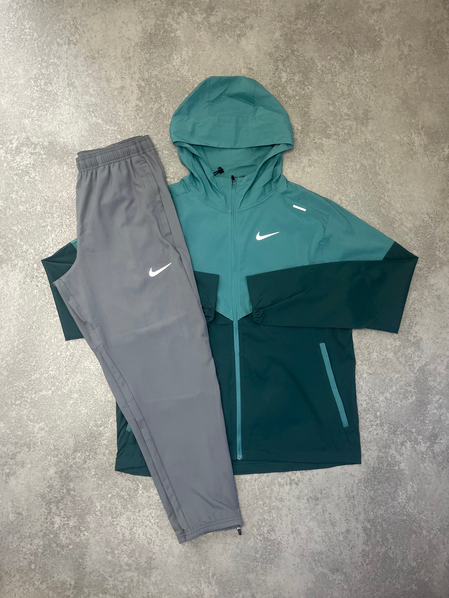 NIKE Teal Windrunner SET