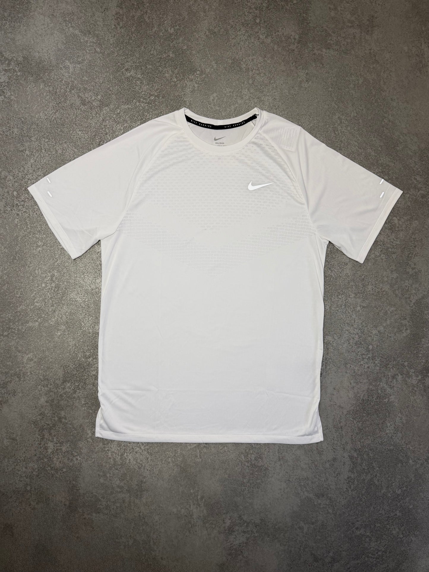 NIKE STRIDE RUNNING TOP