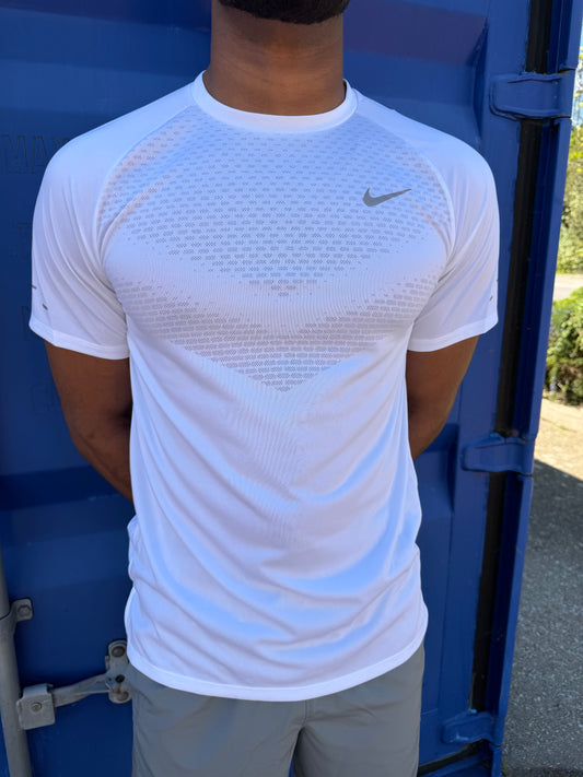 NIKE STRIDE RUNNING TOP