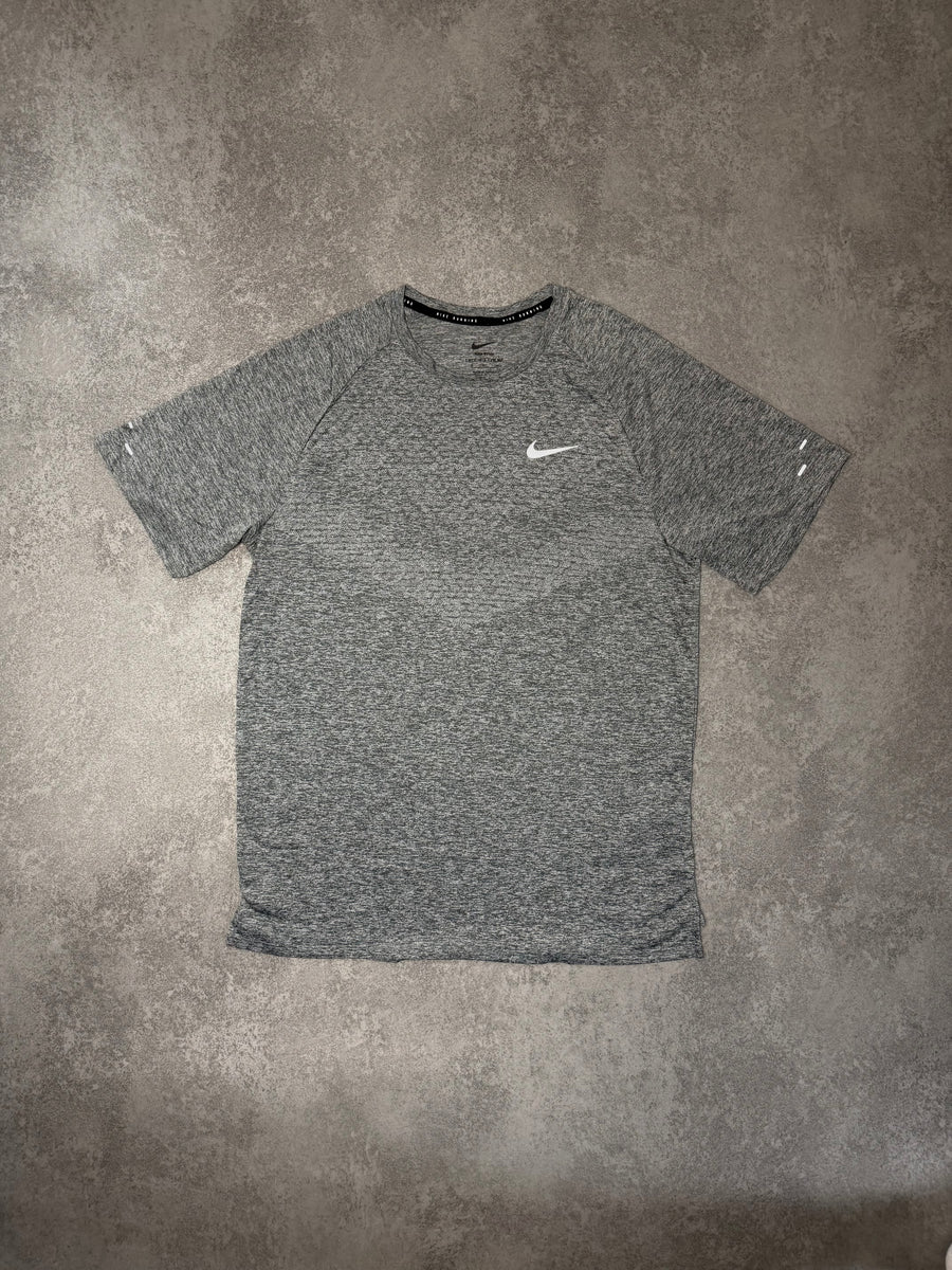 NIKE STRIDE RUNNING TOP